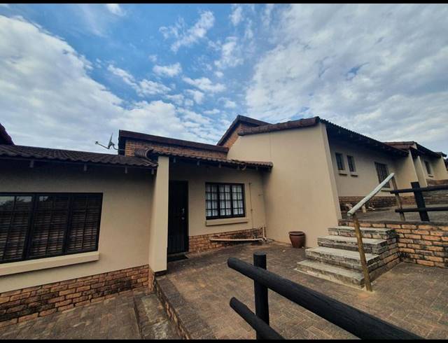 3 BEDROOM TOWNHOUSE FOR SALE IN PUMULA